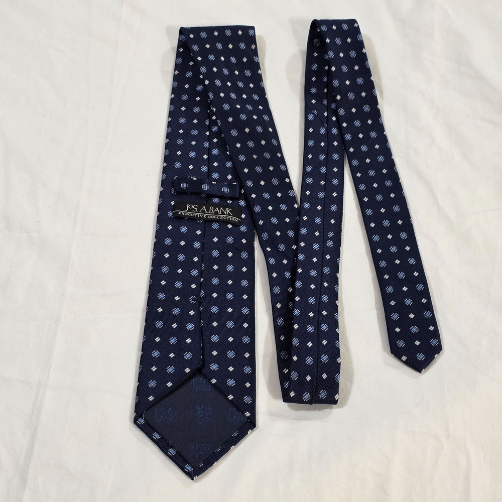 Jos A Bank Executive Collection Silk Necktie Blue Diamond Pattern Hand Made Mens